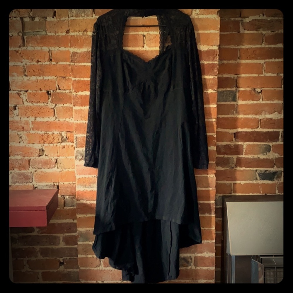 NWT Tripp Black keyhole hi low dress